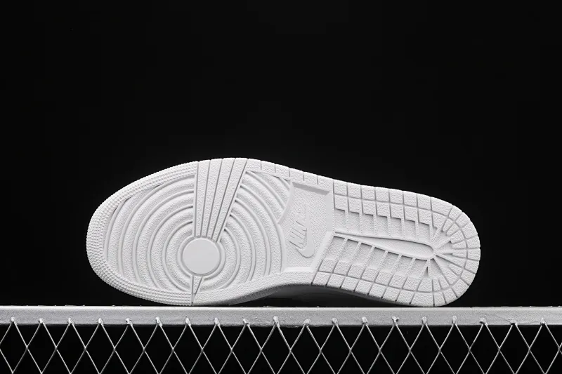 All Categories Air Jordan Jordan Series Basketball Shoes Air Jordan 1 Low New Version Air Jordan 1 Low AJ1 Joe 1 Low Top Leather Cultural and Leisure Sports Shoes CV3043-100